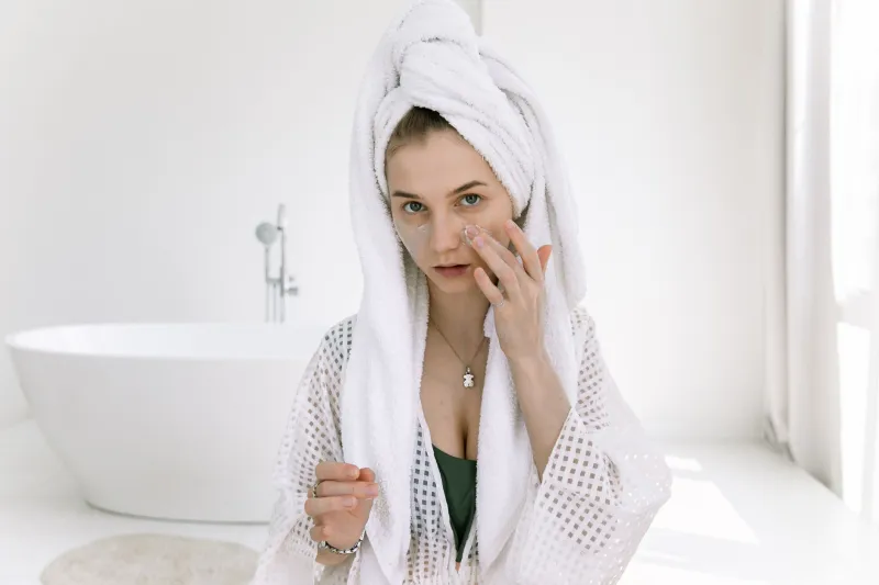 Rush Hour Skin: What Happens When Your Whole Routine Has to Fit Between the Coffee and the Carpool